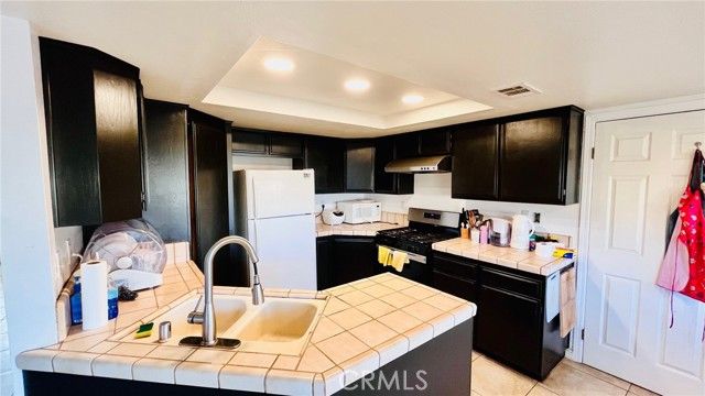 11911 Kiowa Road, Apple Valley, CA 92308