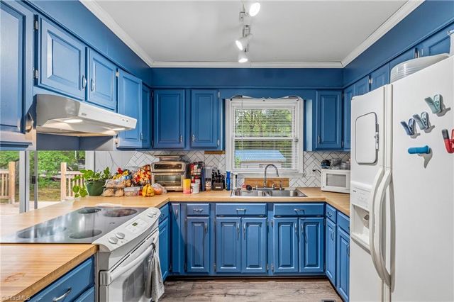 312 tanbark Lane, Kernersville, NC 27284