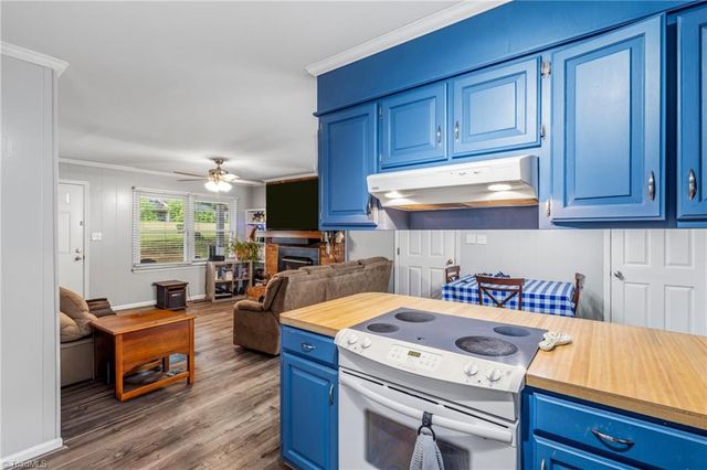 312 tanbark Lane, Kernersville, NC 27284