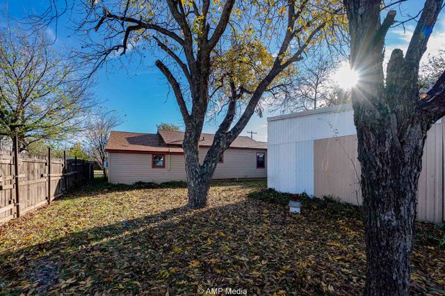 38 Avenue G, Hamlin, TX 79520