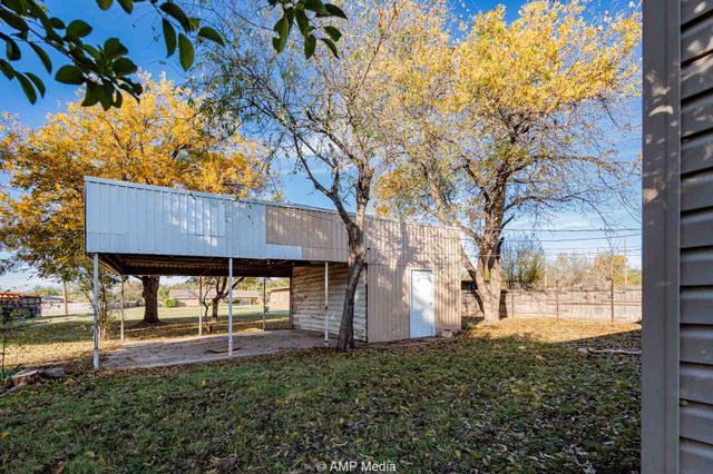 38 Avenue G, Hamlin, TX 79520