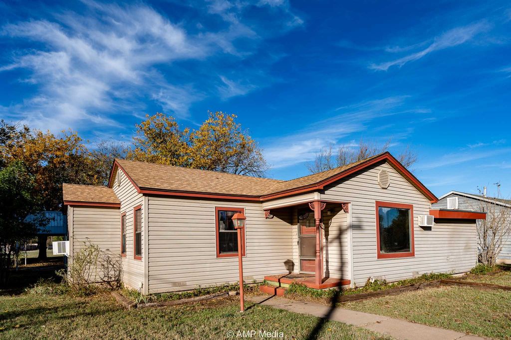 38 Avenue G, Hamlin, TX 79520