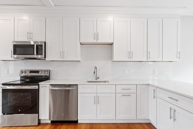10 Windsor St E, Worcester, MA 01605