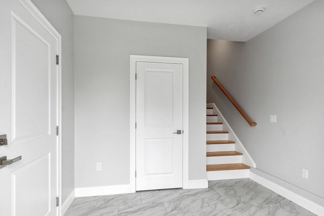 10 Windsor St E, Worcester, MA 01605