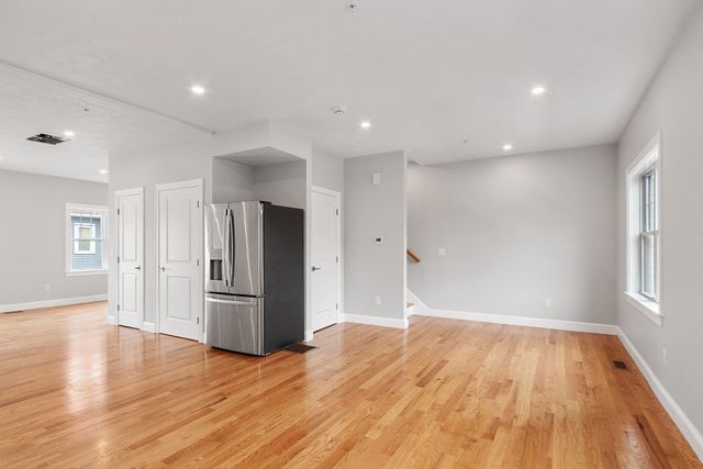 10 Windsor St E, Worcester, MA 01605