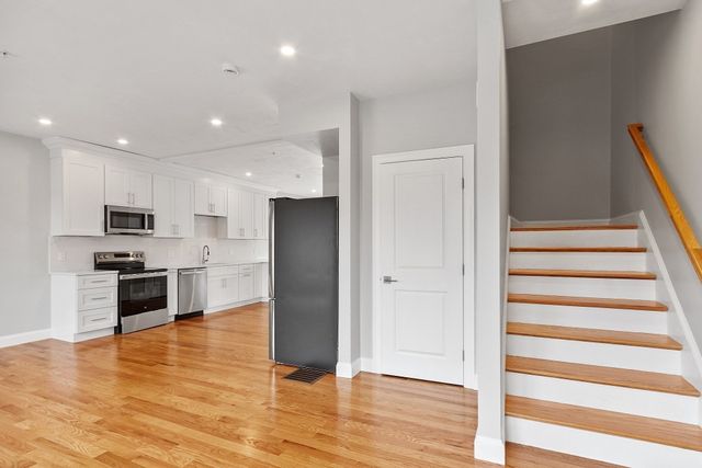 10 Windsor St E, Worcester, MA 01605