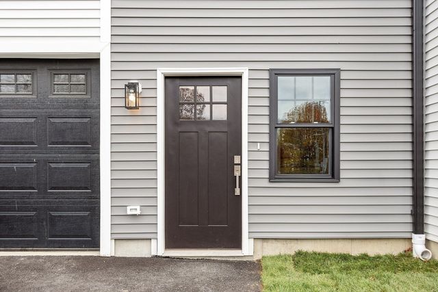 10 Windsor St E, Worcester, MA 01605
