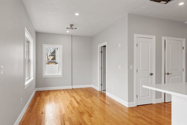 10 Windsor St E, Worcester, MA 01605