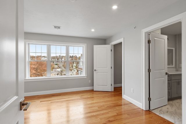 10 Windsor St E, Worcester, MA 01605
