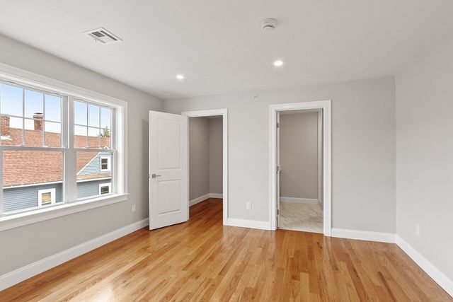 10 Windsor St E, Worcester, MA 01605