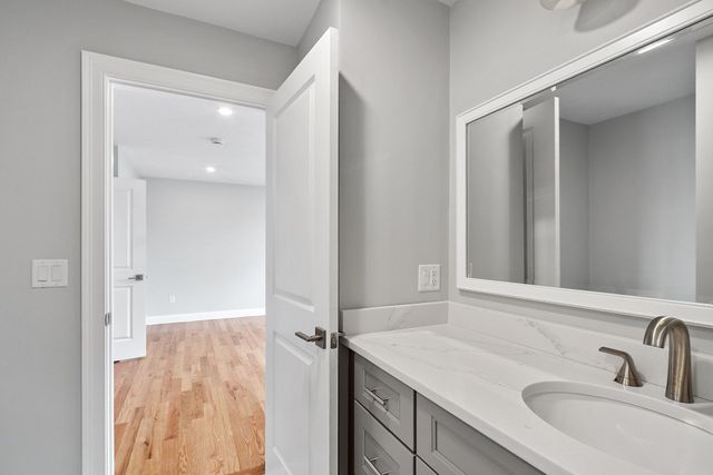 10 Windsor St E, Worcester, MA 01605