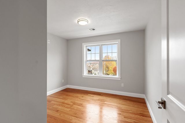 10 Windsor St E, Worcester, MA 01605