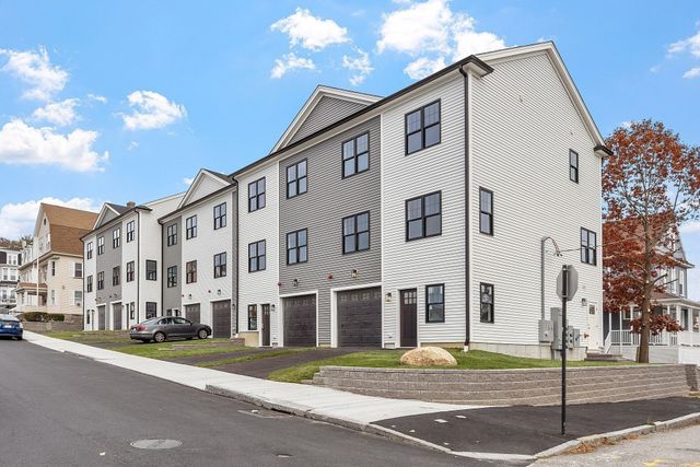 10 Windsor St E, Worcester, MA 01605