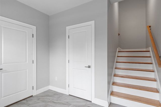 10 Windsor St E, Worcester, MA 01605