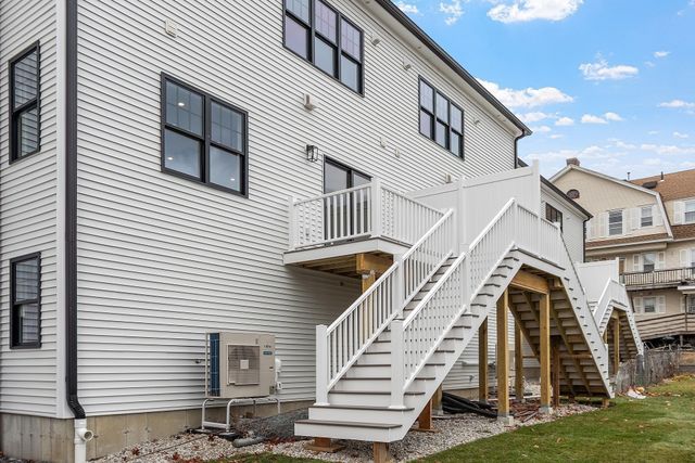 10 Windsor St E, Worcester, MA 01605