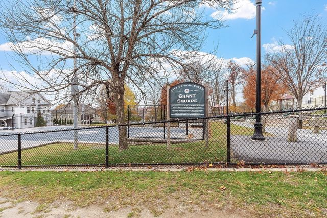 10 Windsor St E, Worcester, MA 01605