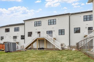 10 Windsor St E, Worcester, MA 01605