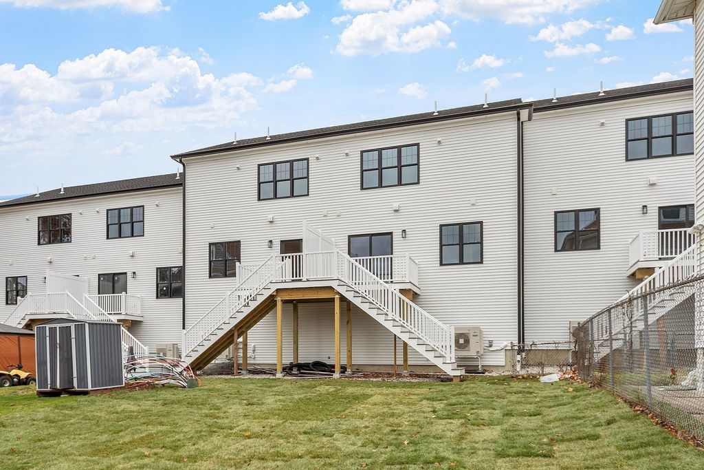 10 Windsor St E, Worcester, MA 01605