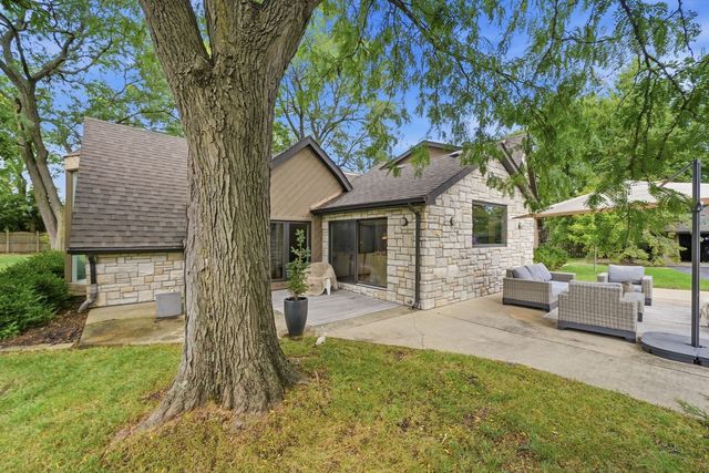 843 Cramer Court, Willowbrook, IL 60527