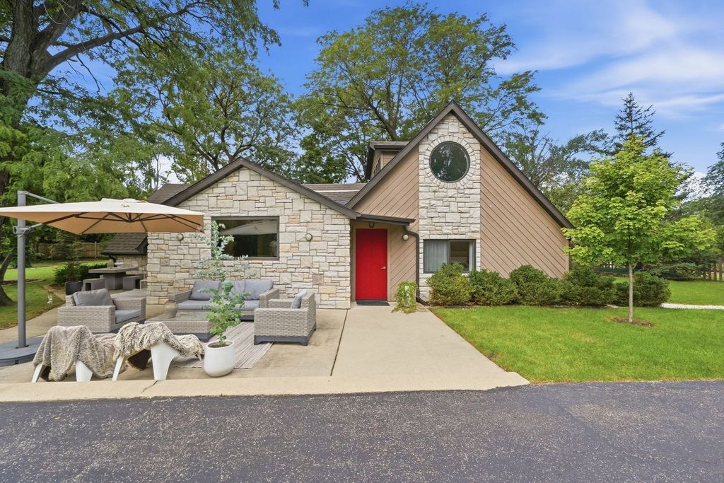 843 Cramer Court, Willowbrook, IL 60527
