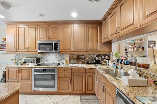 21566 Coronado Avenue, Boca Raton, FL 33433