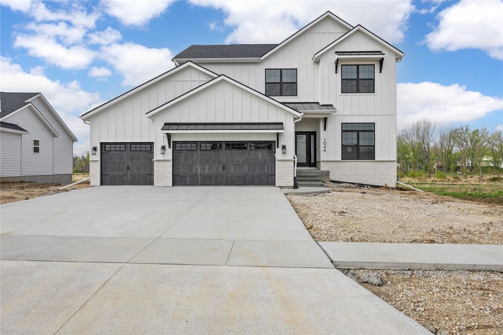219 Meadows Field Drive NE, Cedar Rapids, IA 52402