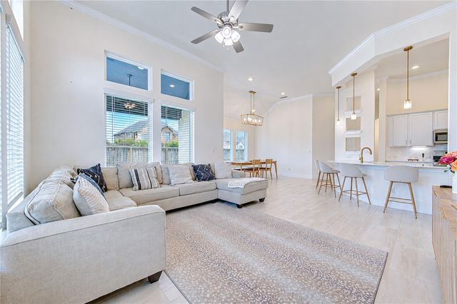 6103 Sandspur Springs Lane, Pearland, TX 77584