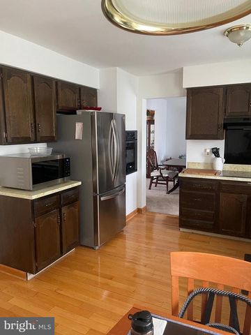 24 ELM DR, Hightstown, NJ 08520