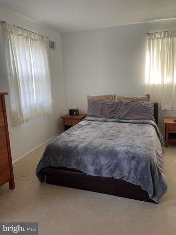 24 ELM DR, Hightstown, NJ 08520