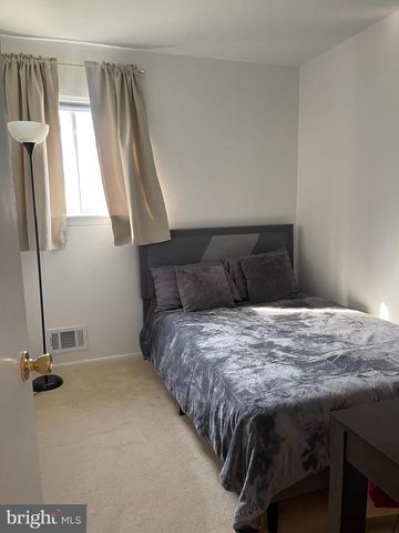 24 ELM DR, Hightstown, NJ 08520