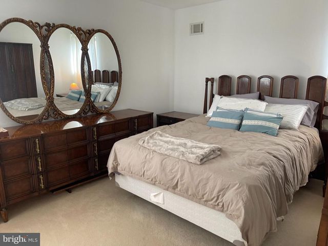 24 ELM DR, Hightstown, NJ 08520