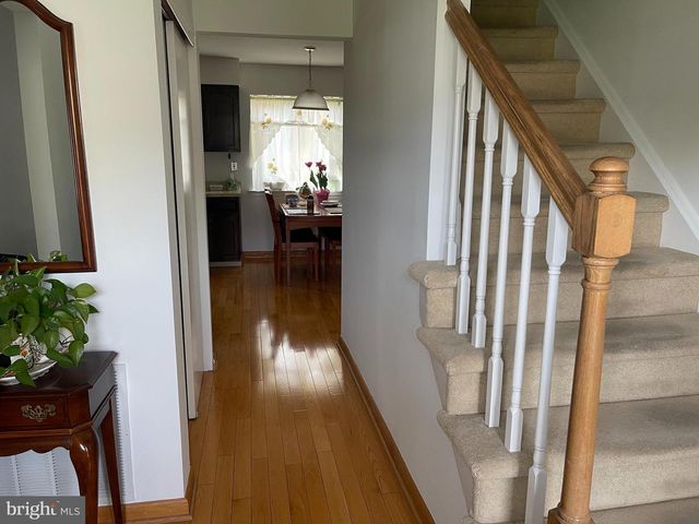 24 ELM DR, Hightstown, NJ 08520
