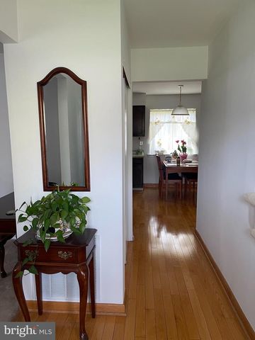 24 ELM DR, Hightstown, NJ 08520