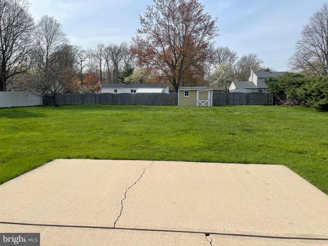 24 ELM DR, Hightstown, NJ 08520