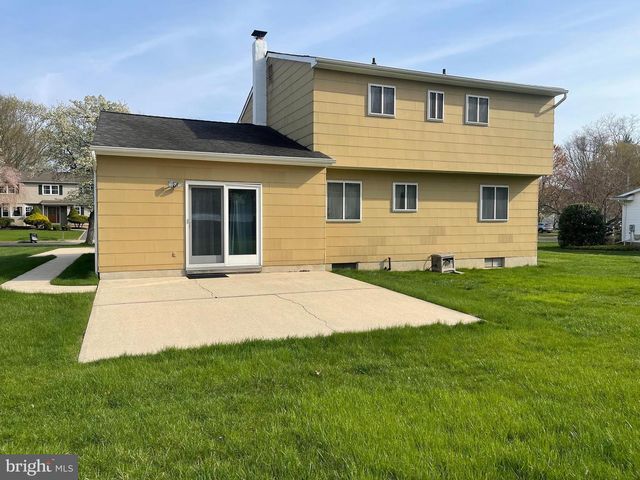 24 ELM DR, Hightstown, NJ 08520