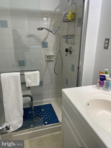 24 ELM DR, Hightstown, NJ 08520