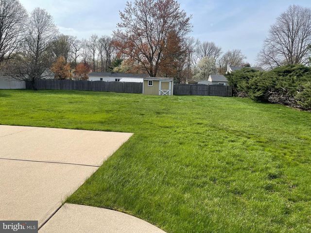 24 ELM DR, Hightstown, NJ 08520