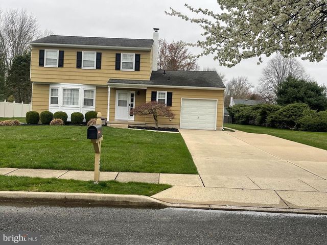24 ELM DR, Hightstown, NJ 08520