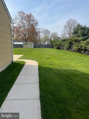 24 ELM DR, Hightstown, NJ 08520