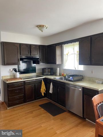 24 ELM DR, Hightstown, NJ 08520