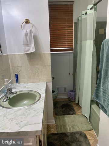 24 ELM DR, Hightstown, NJ 08520