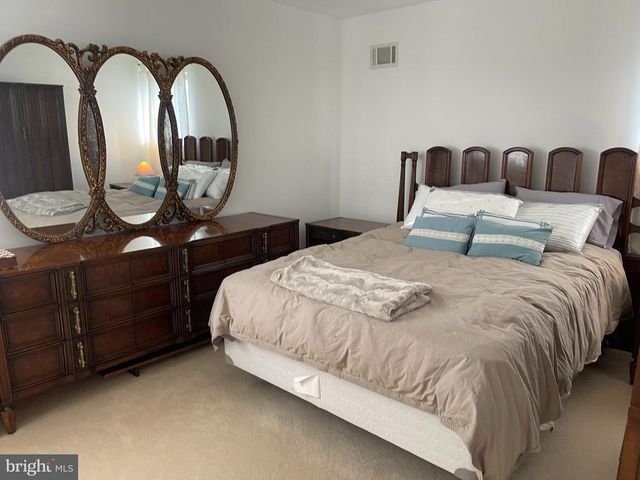 24 ELM DR, Hightstown, NJ 08520
