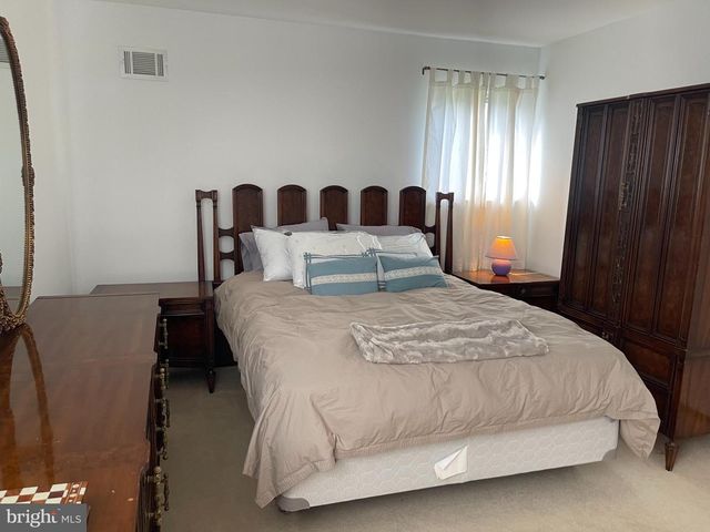 24 ELM DR, Hightstown, NJ 08520