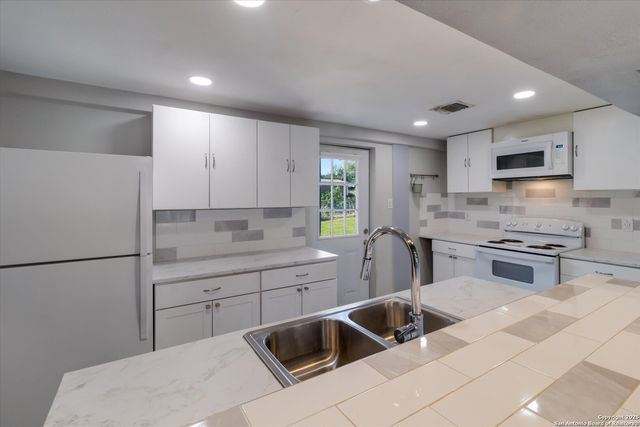 4434 Mountain Pass, Von Ormy, TX 78073