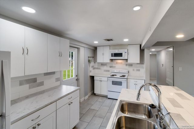 4434 Mountain Pass, Von Ormy, TX 78073