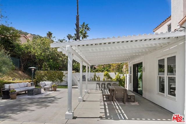 3467 Malaga Court, Calabasas, CA 91302