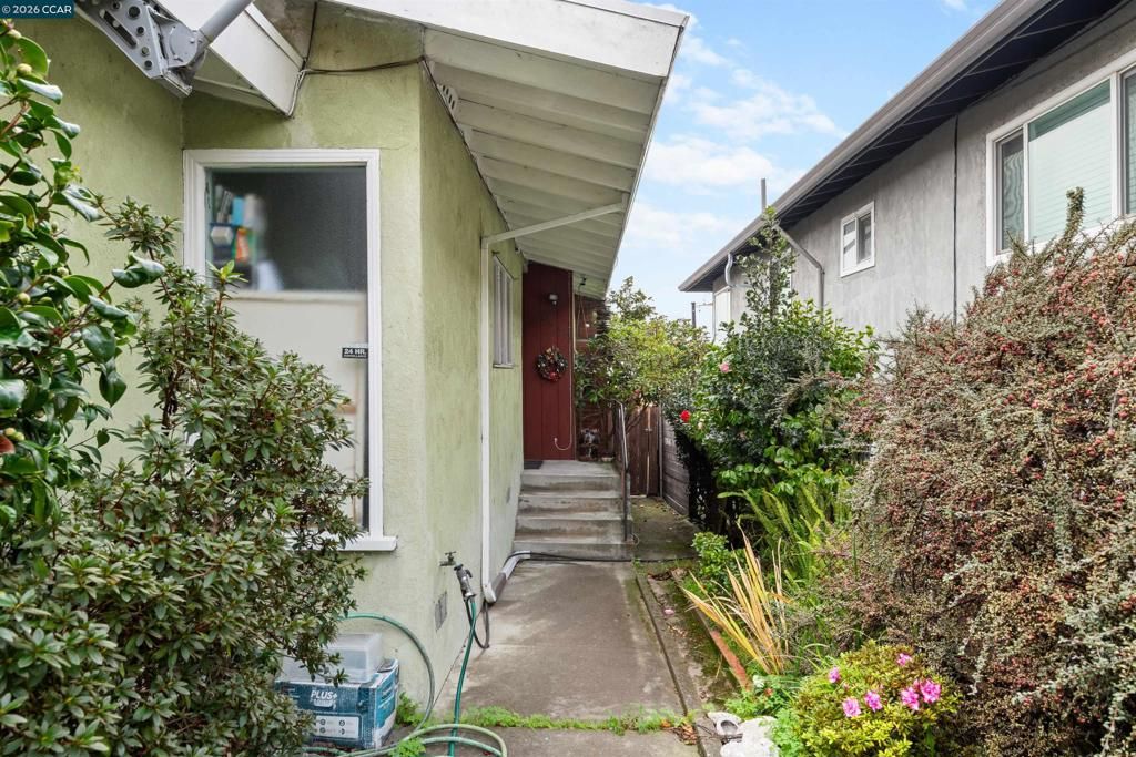 Image 3 of property listing at 5988 Monterey Ave, Richmond, CA 94805