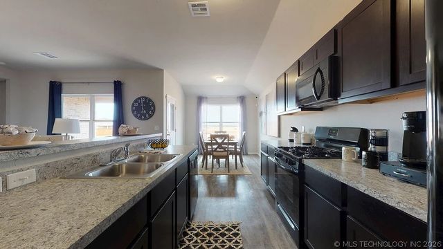 2911 S 16th Place, Broken Arrow, OK 74012