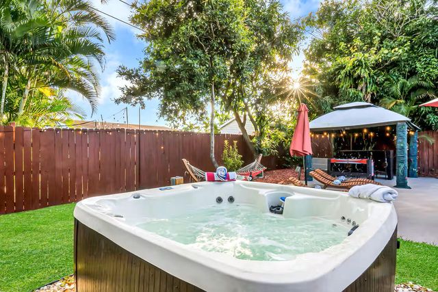 4310 Applecrest Drive, Palm Beach Gardens, FL 33410