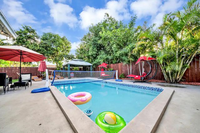 4310 Applecrest Drive, Palm Beach Gardens, FL 33410